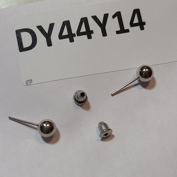 Ladies Earrings For Sale - Picture 6 of 8